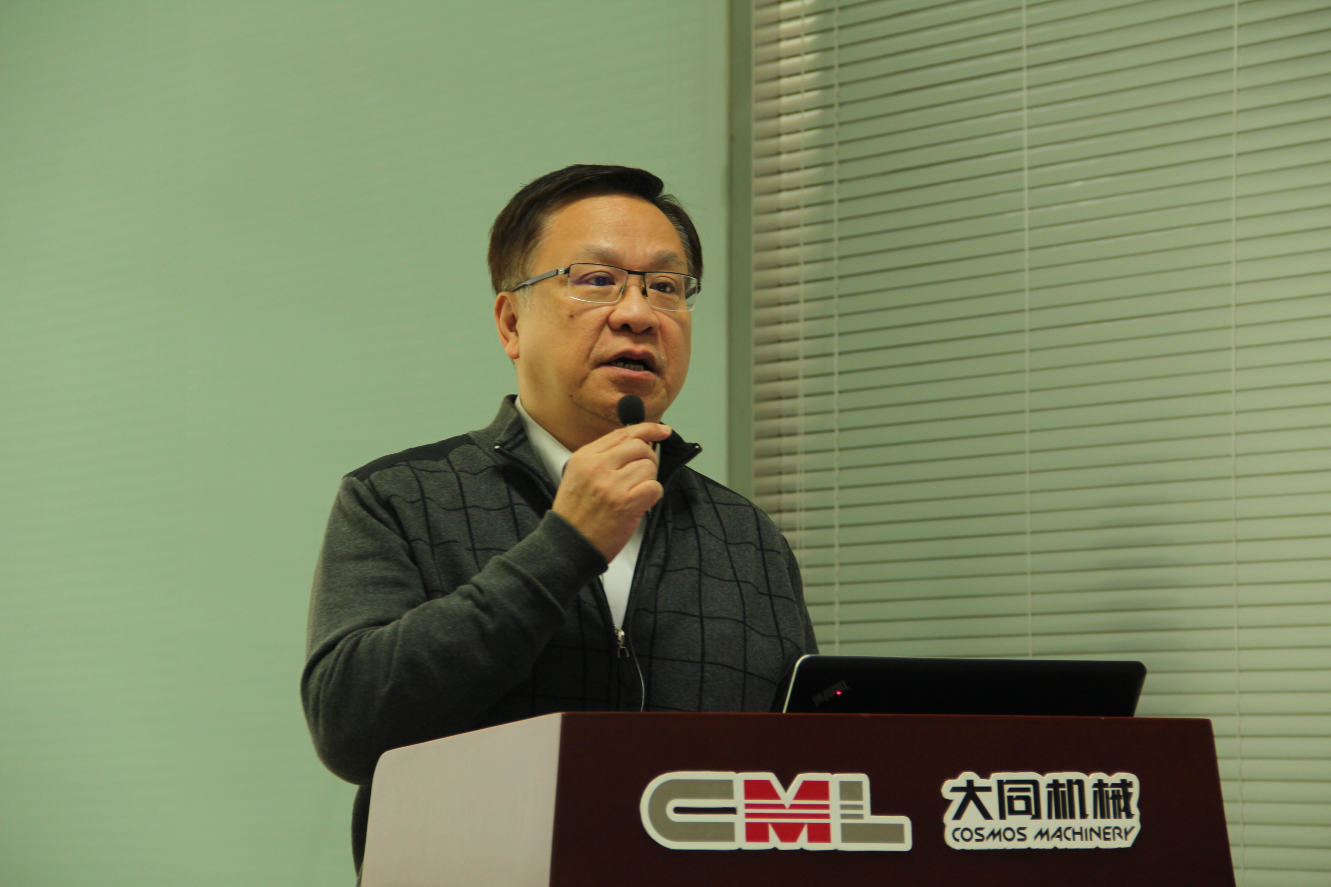 擼起袖子干 加油向未來 ———記大同機械注塑機事業(yè)部